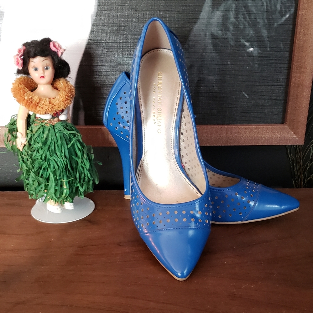 Super cute blue heels!